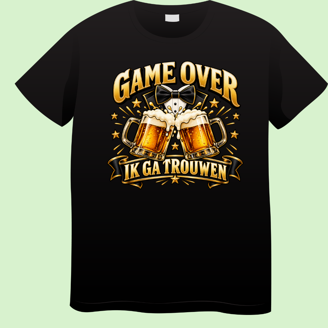 Zwart T-shirt met gouden print Game Over Ik ga trouwen, twee proostende bierpullen en een smoking met strikje