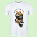 Enjoy the Ride – Stoere Kat op Motor T-shirt