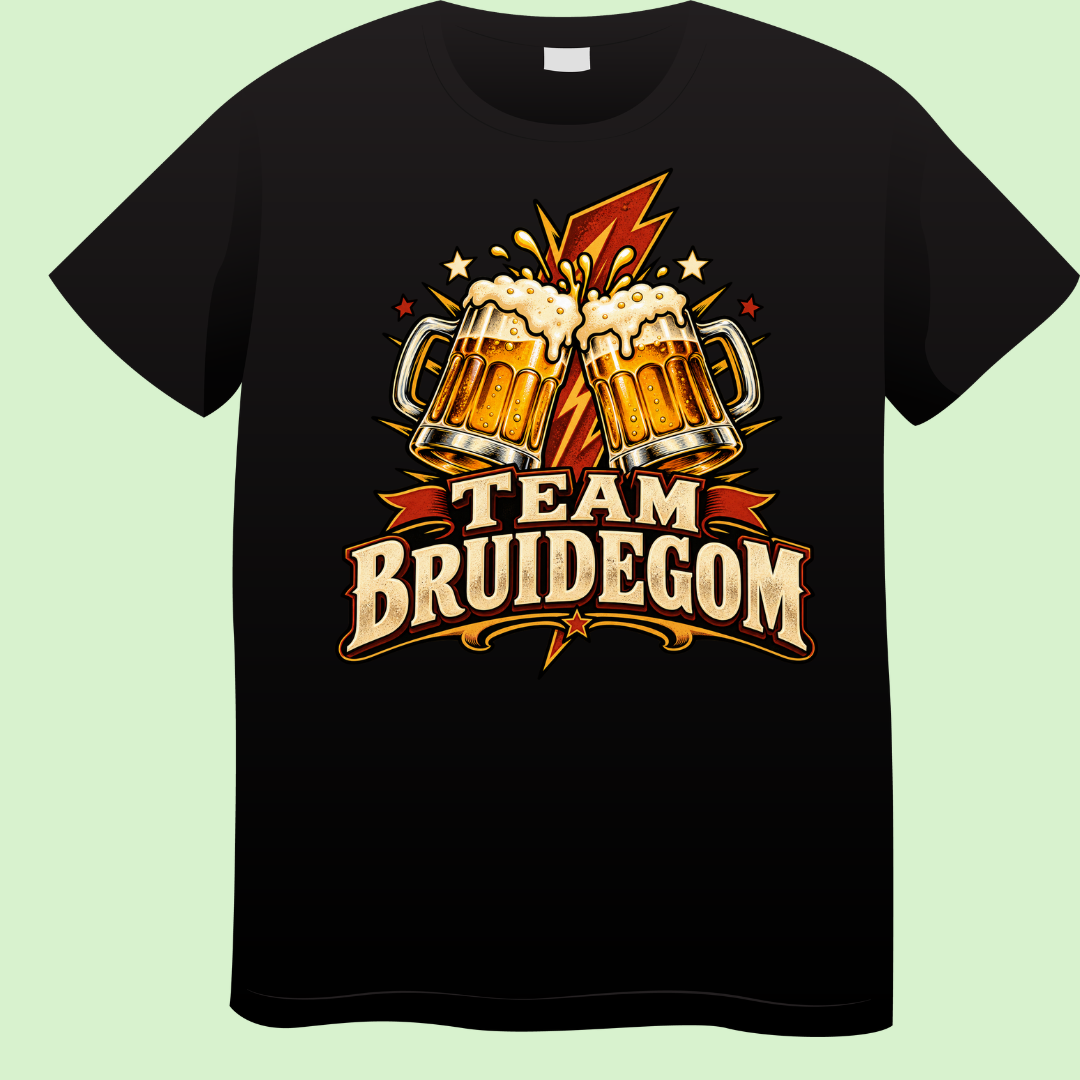 Zwart T-shirt met print Team Bruidegom en twee proostende bierpullen met schuim, sterren en een bliksemschicht