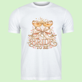 Wit T-shirt met print Bride to Be, twee proostende champagneglazen, een satijnen strik en een ring in goud en zachtroze