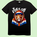 Zwart T-shirt met stoere leeuw in oranje hoodie en rood-wit-blauwe pet, met de tekst King's Day en een kroontje