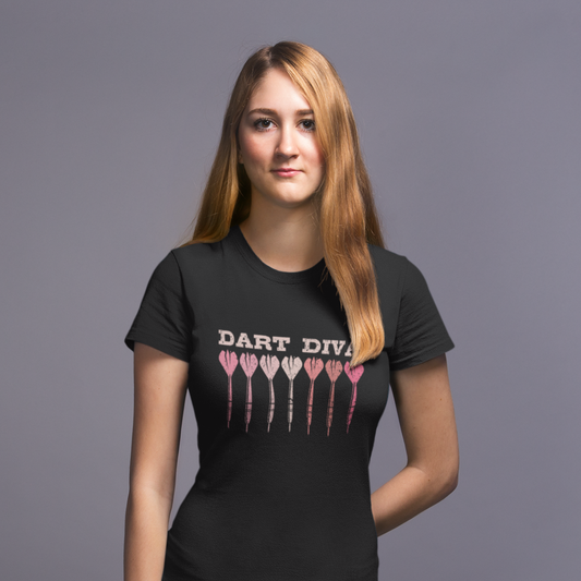 Dartshirt – “Dart Diva” T-Shirt – Zwart/Roze – Dames Dart Shirt – Stoer & Speels Design