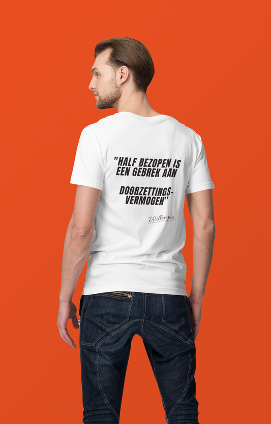 Kadookuz & So T-shirt “Half bezopen is een gebrek aan doorzettingsvermogen” – Wit – Humor Feestshirt – Unisex
