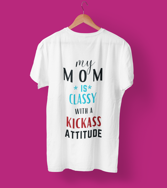 T-shirt “My Mom is Classy with a Kickass Attitude” | Stoer Mama Shirt | Moederdag Cadeau